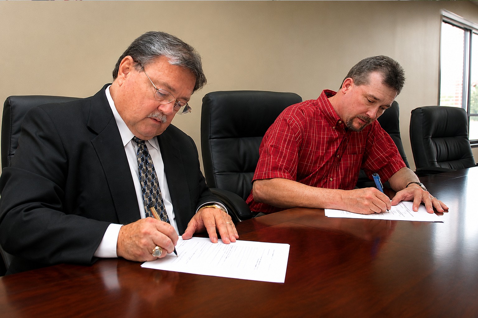 Mark Yarbrough signs his qualifying papers, Limestone County
